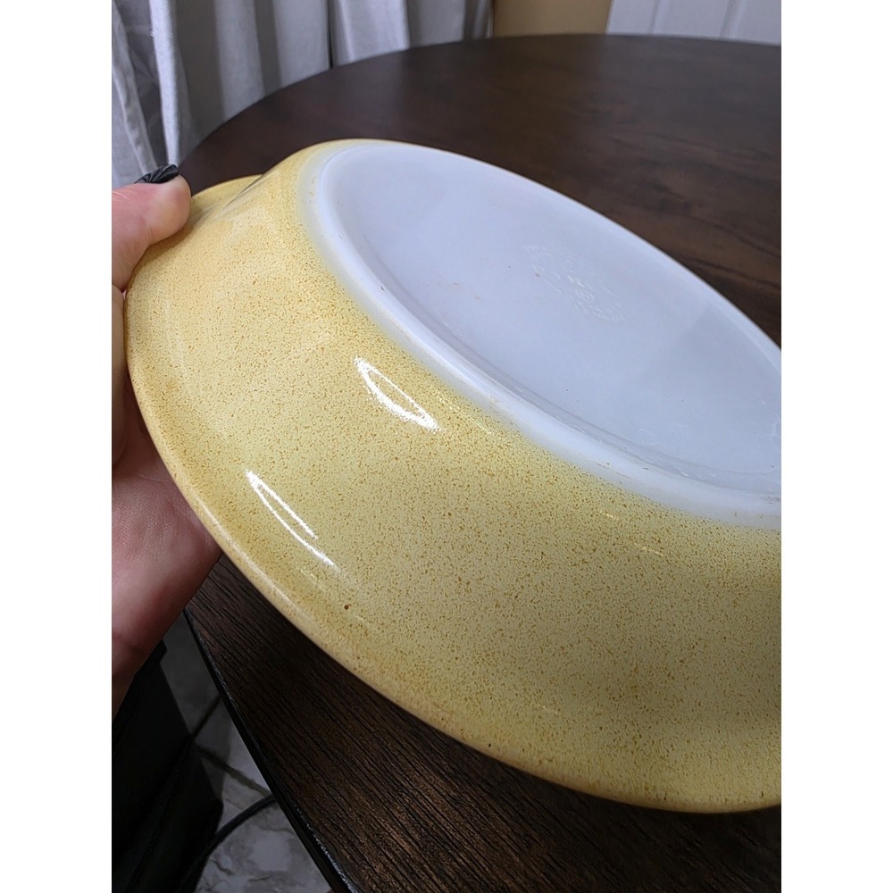 Pyrex Vintage 8.5" Pie Plate Yellow White Milk Glass USA Ovenware Dish 209 - Picture 6 of 12